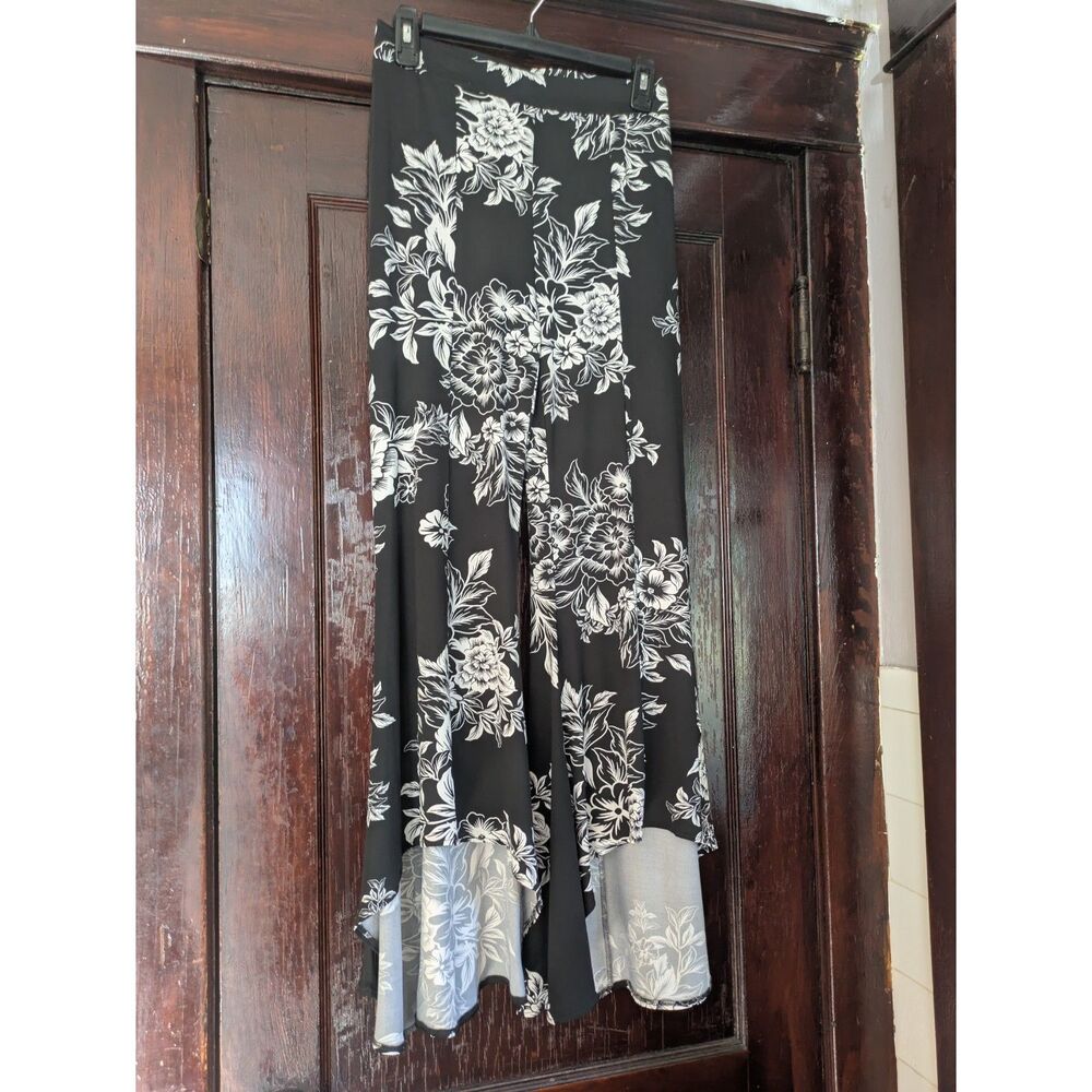 Masseys Flared Culotte/Gaucho Lounge Pants with Black & White Floral Design - S